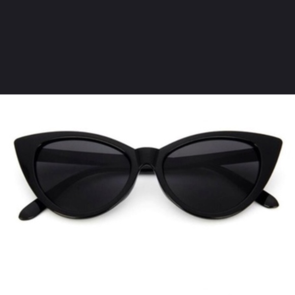 NEW Trendy black retro cat eye sunglasses - Picture 2 of 2